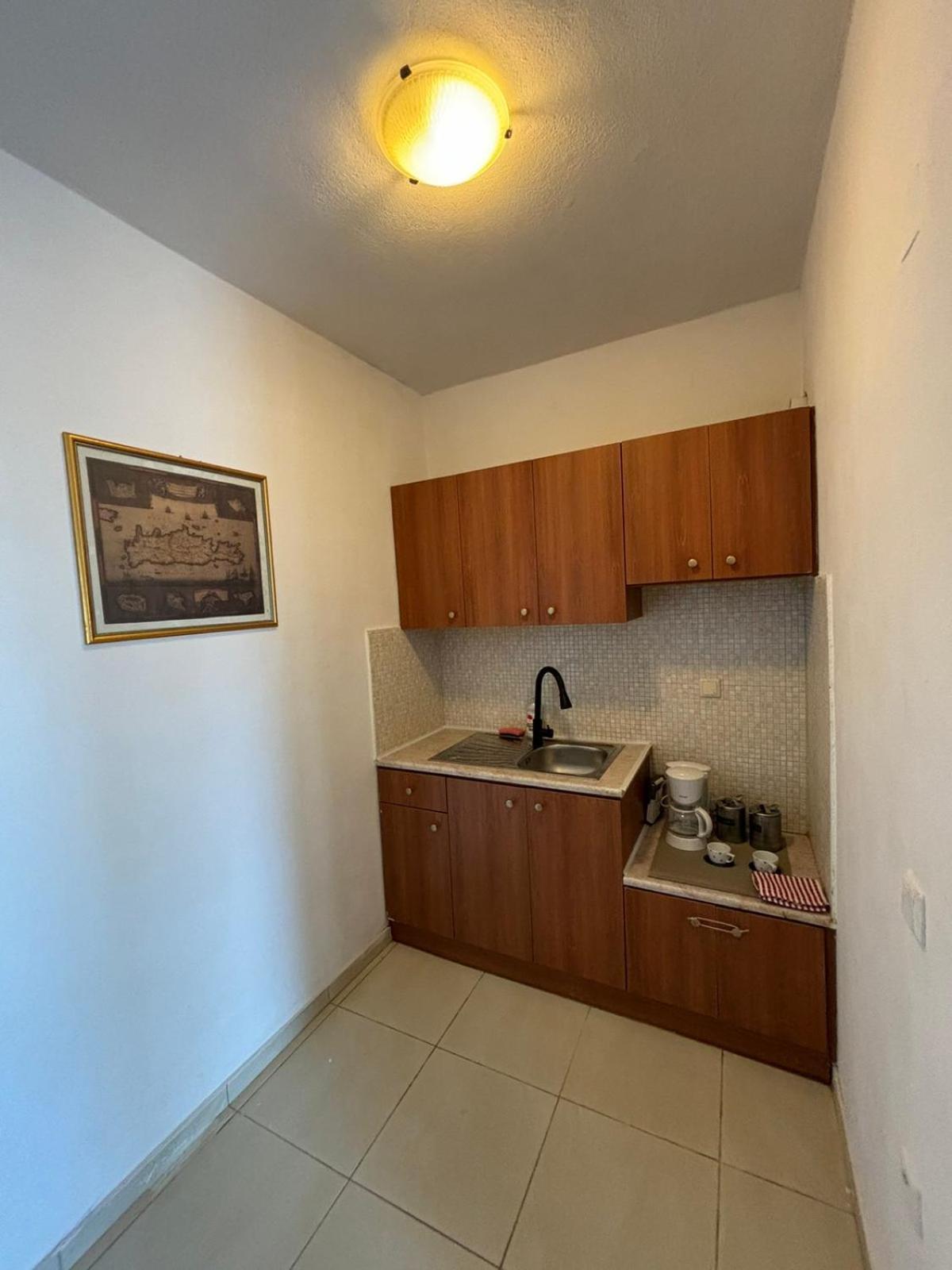 Bibliotheque Vintage Studio & Easy Garden Heraklion  Bagian luar foto